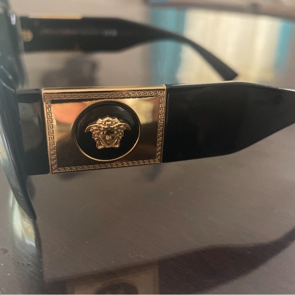 Sunglasses - Picture 3 of 4